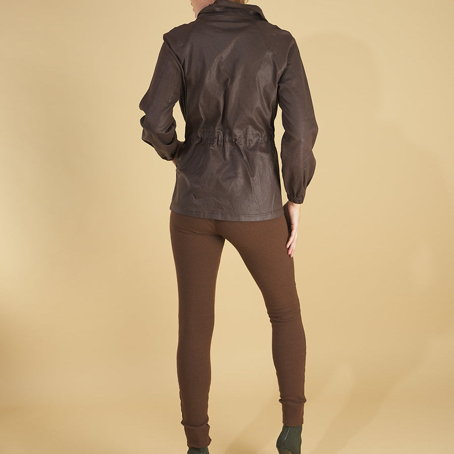 the zippie leggings by inlarkin in chocolate back view showing the fit and luxe fabric