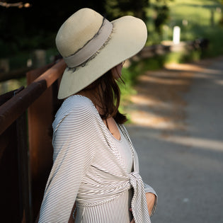  date night guide blog image showing the front knot cardi and cody dress as an example of casual glamour dressing for a date night in Santa Ynez