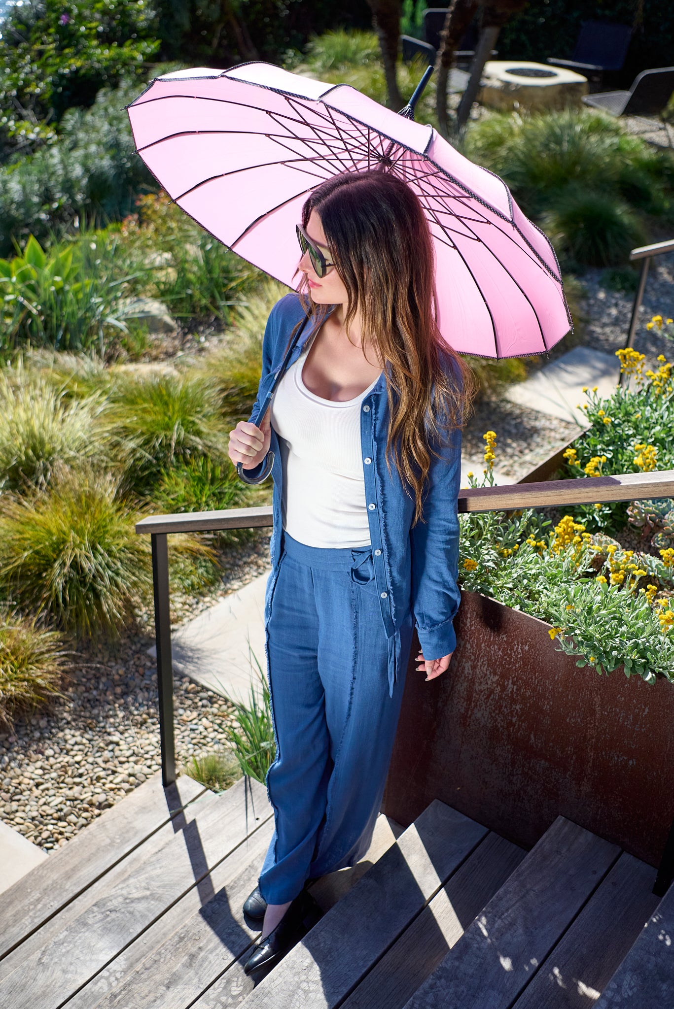 (IN)LARKIN look — relaxed, elevated everyday dressing in motion