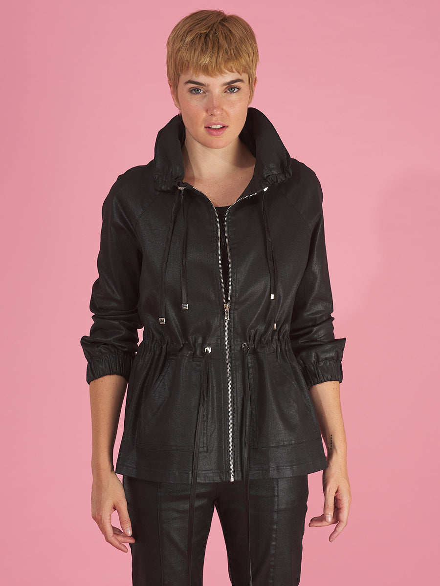 the brooke breaker in black front view by inlarkin with a drawstring waist, ruched drawstring collar and pockets