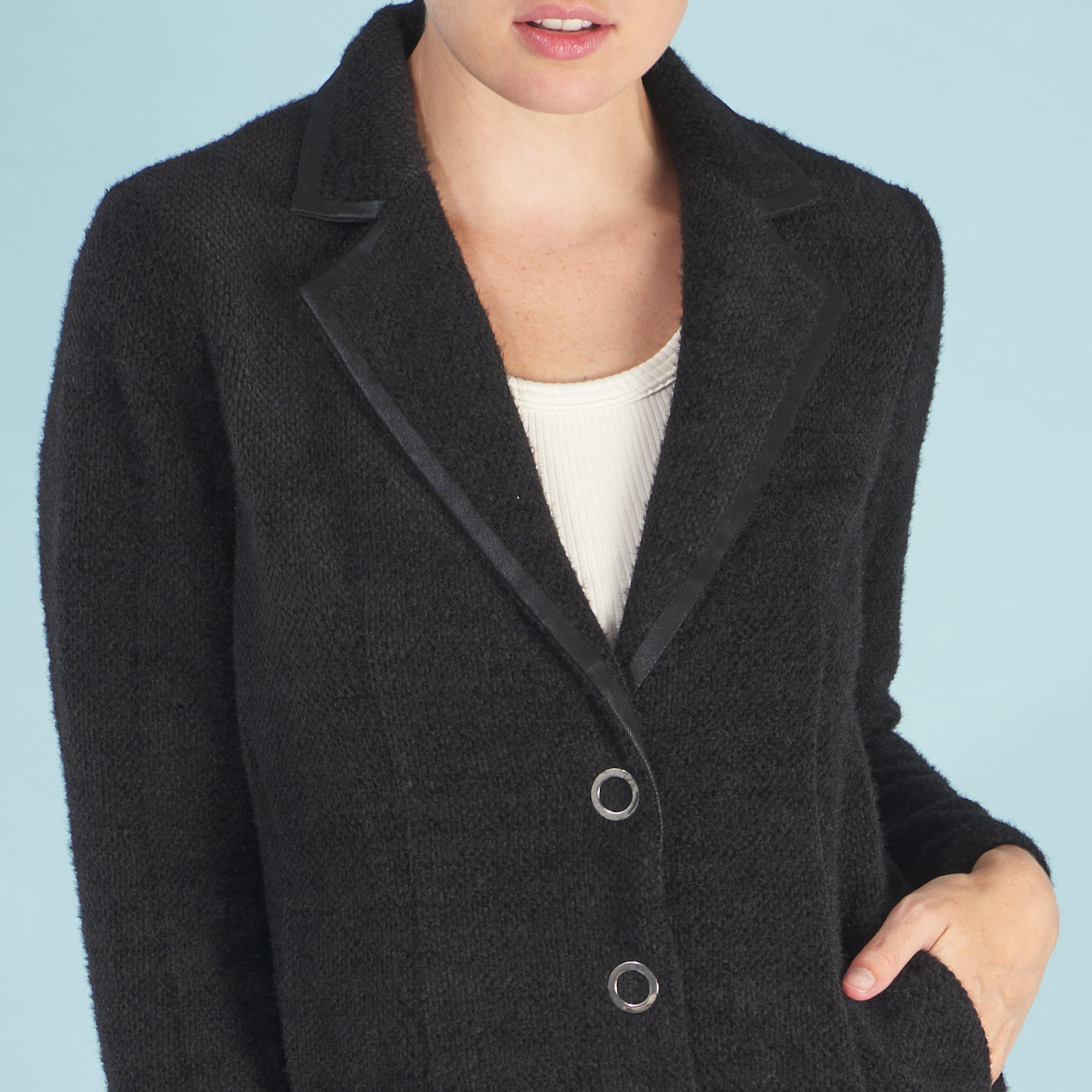 the austin blazer in black by inlarkin featuring a sateen under-collar and signature glossy fabric trim, this blazer offers subtle sophistication for every occasion