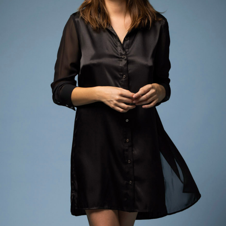 the black aliferous shirtdress by inlarkin key feature detail  showing the relaxed and oversized fit for ultimate comfort
