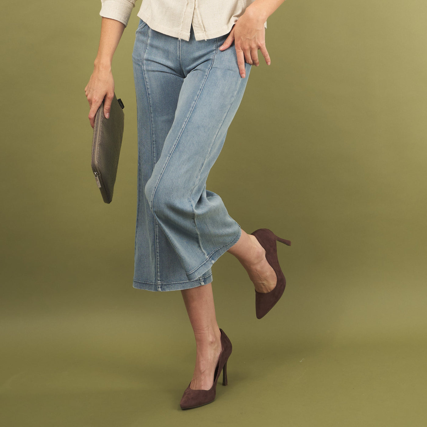 woman wearing the whitley jean by inlarkin and brown shoes on a green background